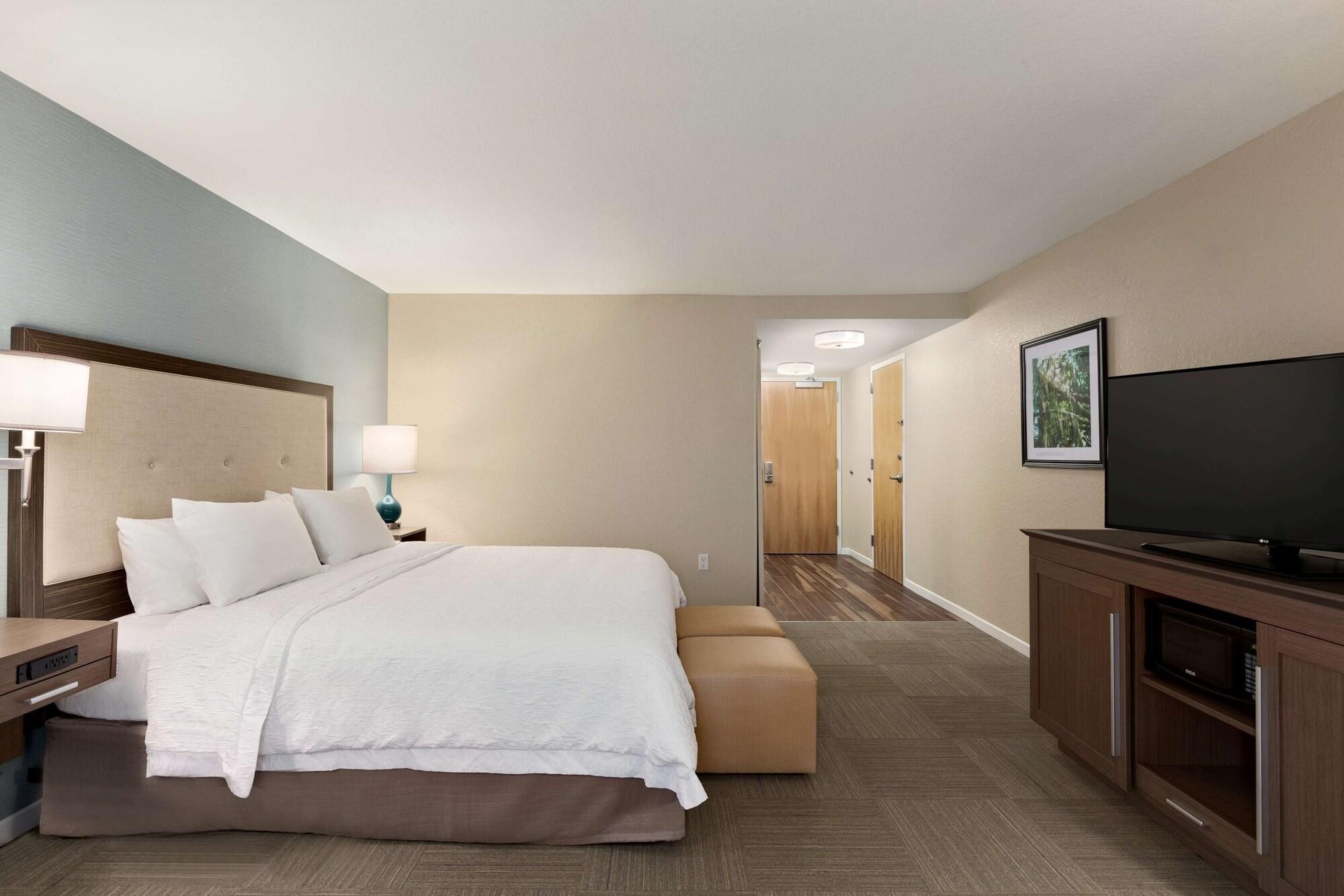 Hampton Inn Бартау Экстерьер фото