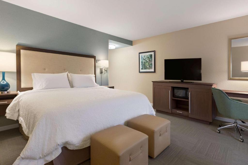 Hampton Inn Бартау Экстерьер фото
