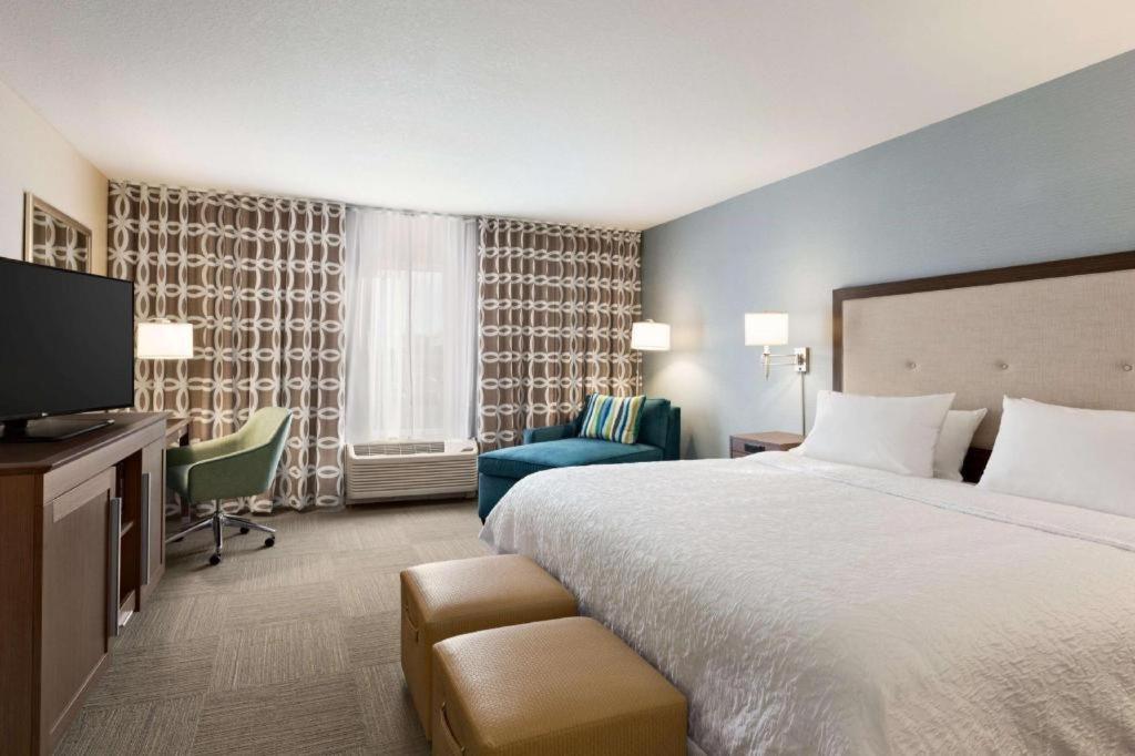 Hampton Inn Бартау Экстерьер фото