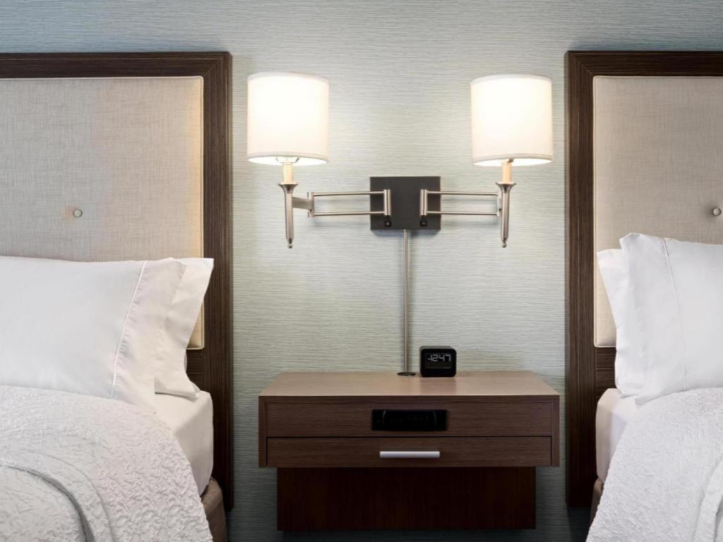 Hampton Inn Бартау Экстерьер фото