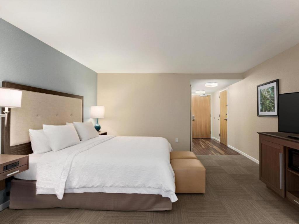 Hampton Inn Бартау Экстерьер фото