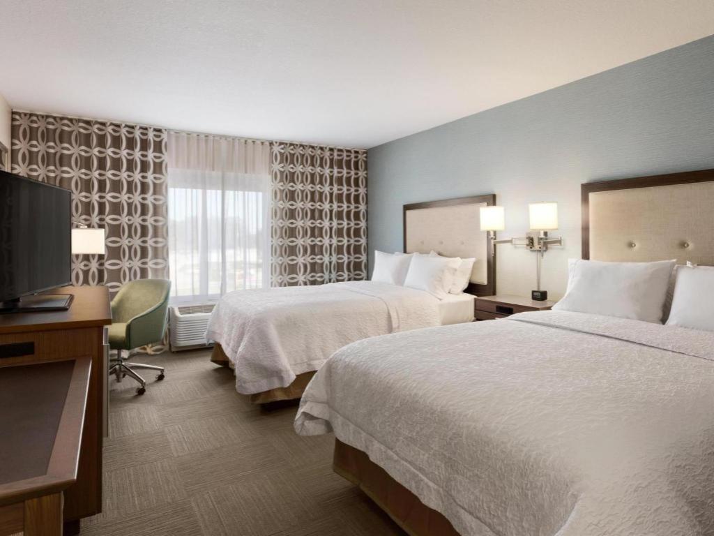 Hampton Inn Бартау Экстерьер фото
