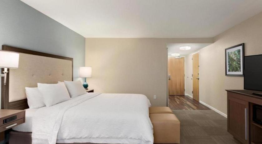 Hampton Inn Бартау Экстерьер фото