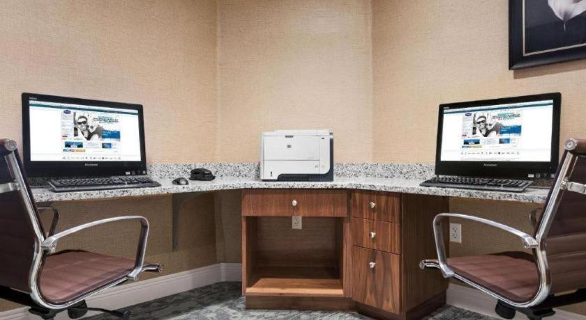 Hampton Inn Бартау Экстерьер фото