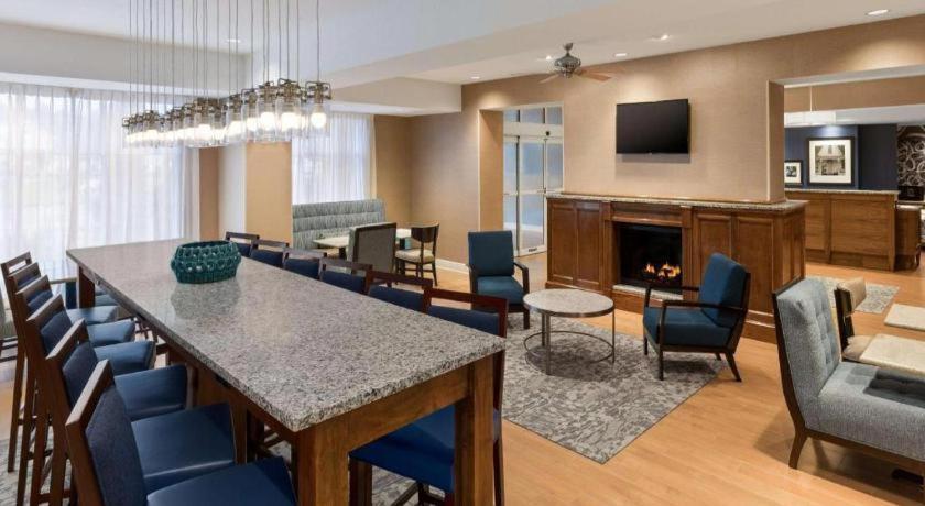 Hampton Inn Бартау Экстерьер фото