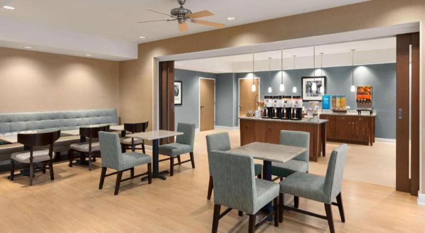 Hampton Inn Бартау Экстерьер фото